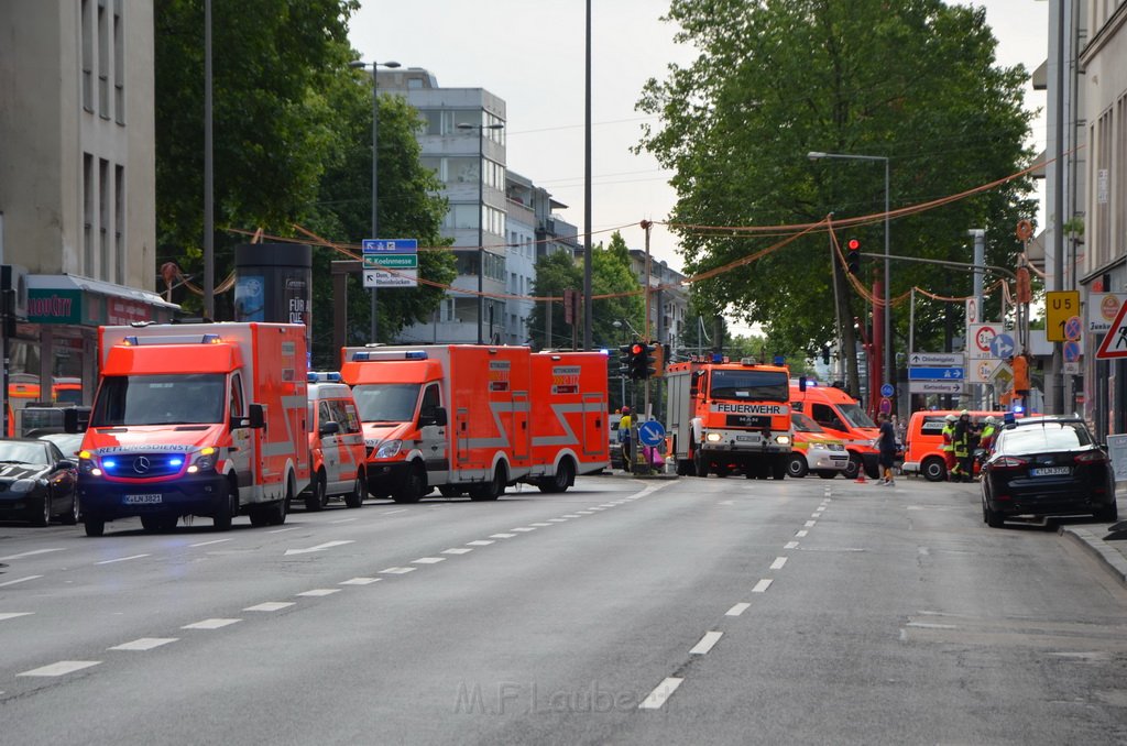 Feuer 2 Y Koeln Altstadt Kyffhaeuserstr P004.JPG - Miklos Laubert